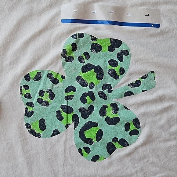 Fifth Sun Cream Leopard Clover St. Patrick's Day Tee L NWT - Picture 2 of 6